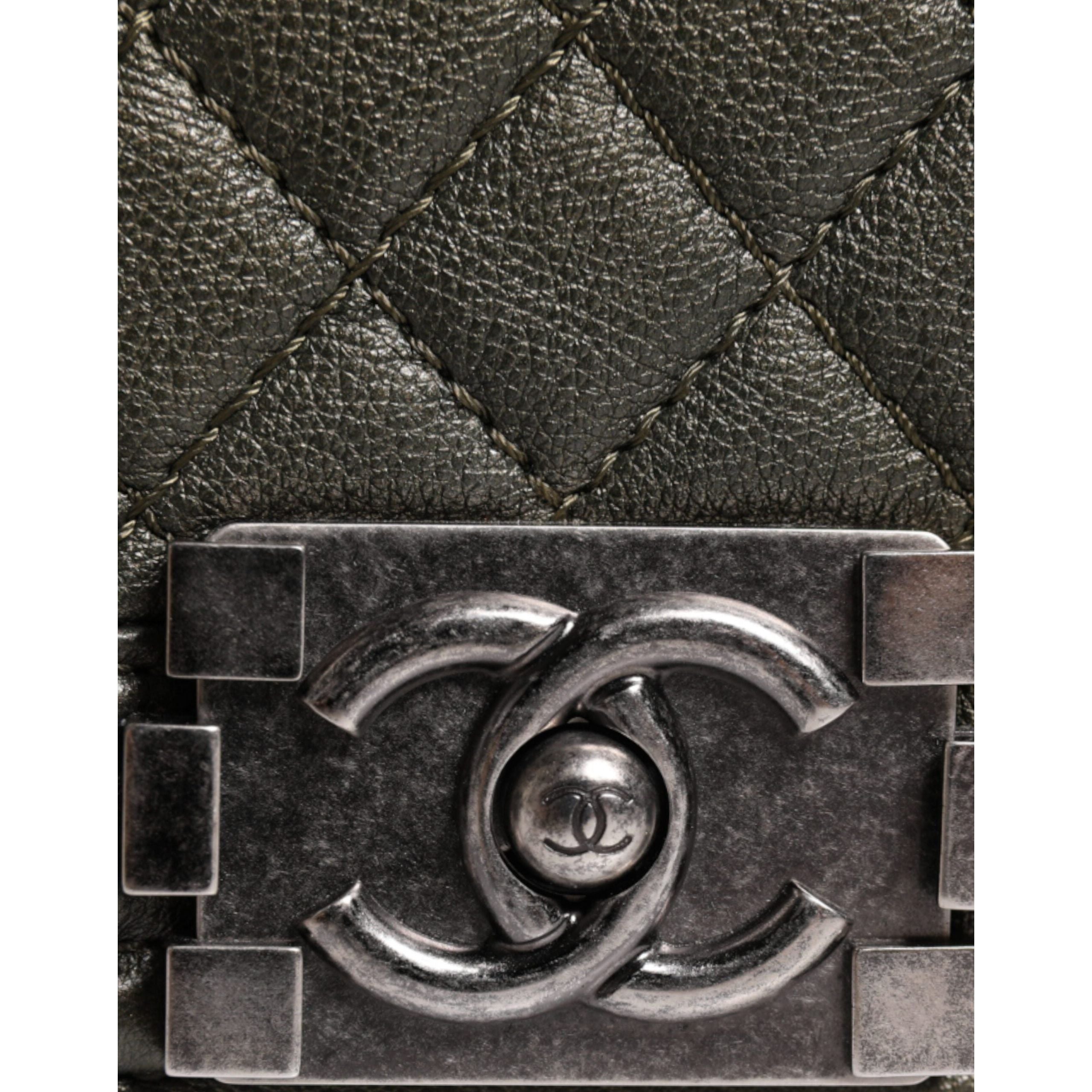 Luxour, Chanel Dark Green Leather Shoulder Bag Gray Metal Purse Bag, 